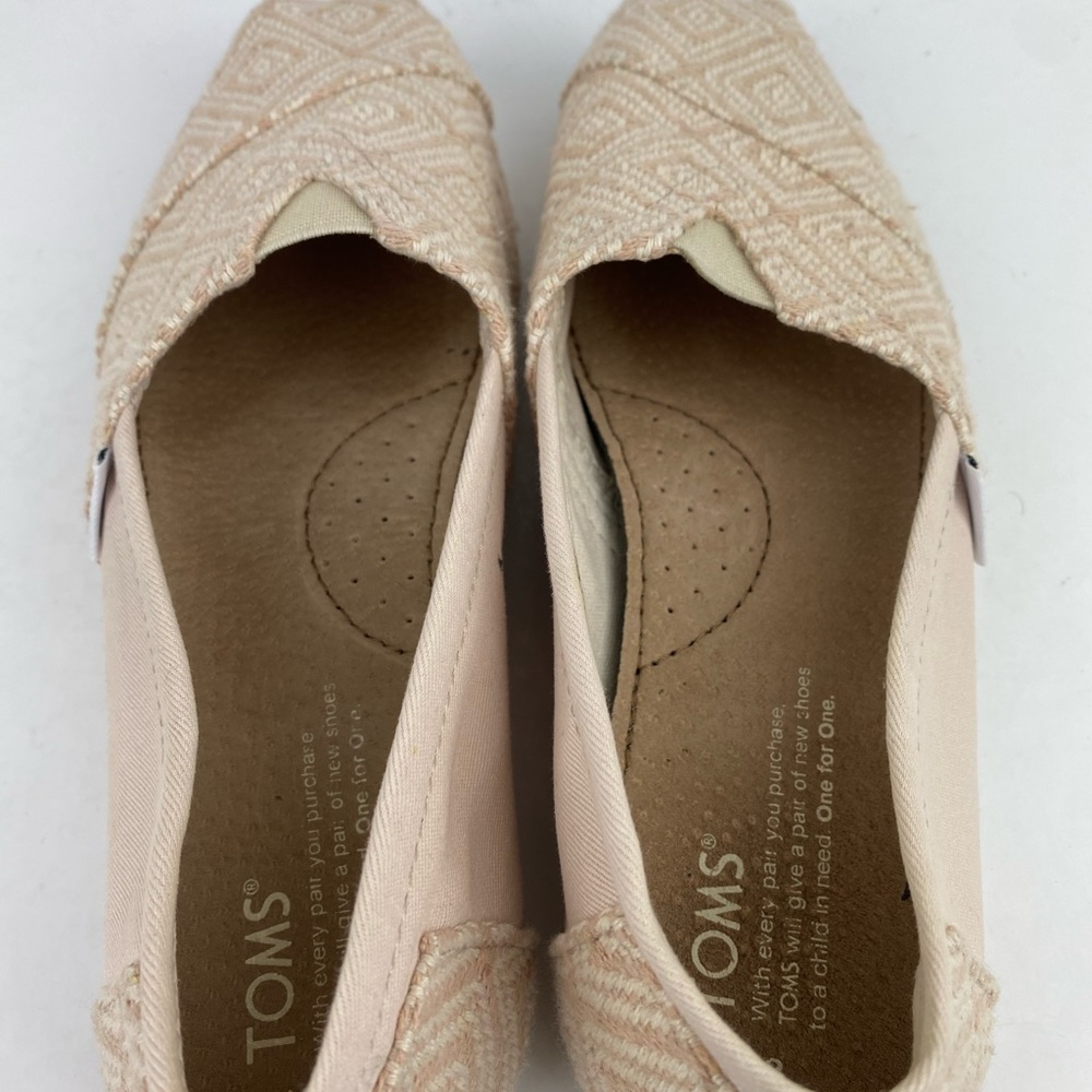 Toms Slip on Shoes. - Picture 5 of 8